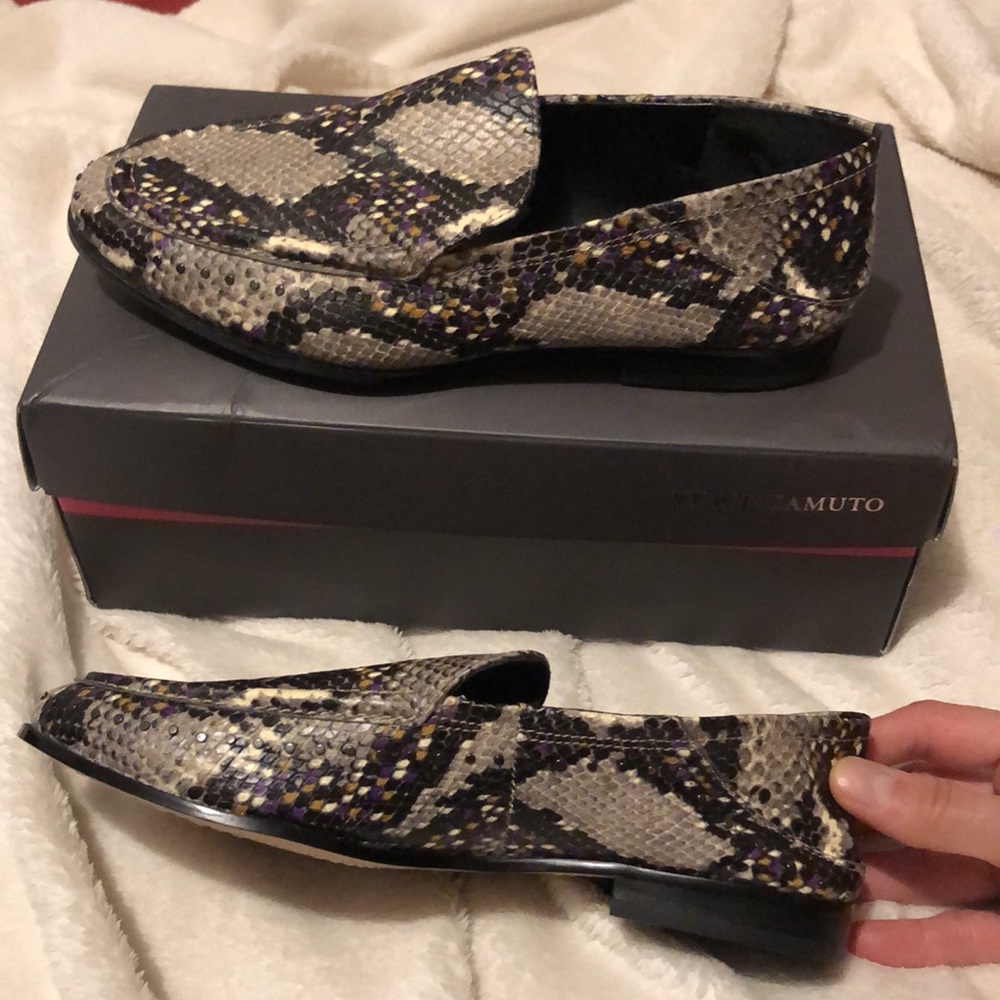 Vince Camuto Leather Snake Print Loafer. New w/ Box Mulberry, Ochre, Blk, & Wt. - Picture 2 of 10